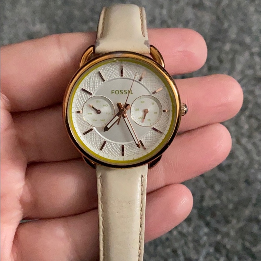 Fossil watch w/leather straps.
